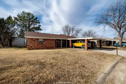 1306 Portland Ave, Stamford, TX 79553