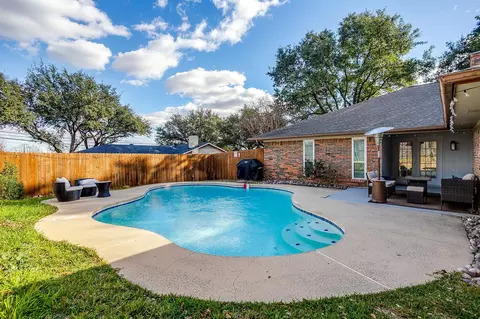1906 Ola Ln, Grand Prairie, TX 75050