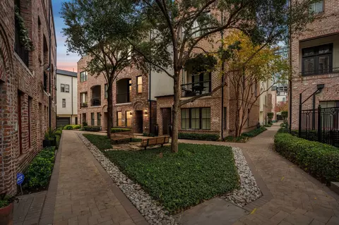 2138 Aylesport Dr, Dallas, TX 75201