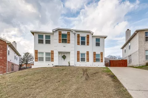 2416 Big Spring Dr, Fort Worth, TX 76120