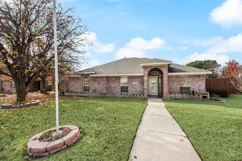 10323 Lone Pine Ln, Fort Worth, TX 76108