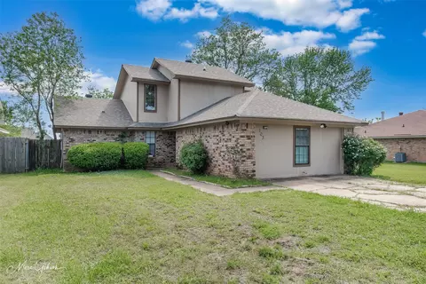 103 S Parkridge Dr, Benton, LA 71006