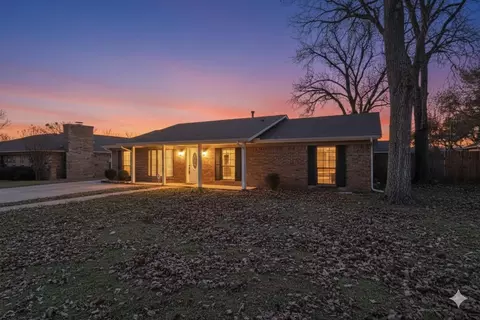 2134 Wellington Dr, Grand Prairie, TX 75051