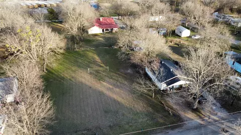 509 S San Antonio St, Wolfe City, TX 75496