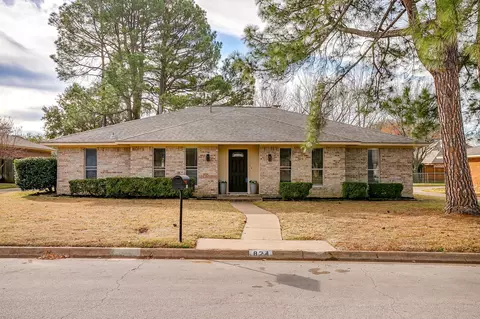 824 Sandpiper Dr, Denton, TX 76205