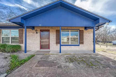 Exterior - 301 Pecan St, Tom Bean, TX 75489 photo 3 of 7