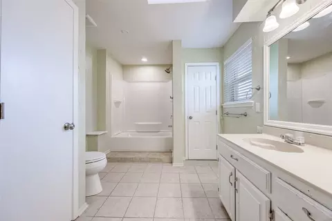 Bath - 301 Pecan St, Tom Bean, TX 75489 photo 2 of 2