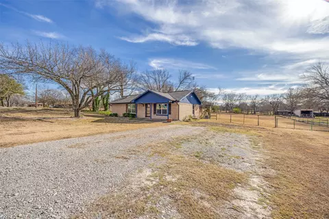 301 Pecan St, Tom Bean, TX 75489