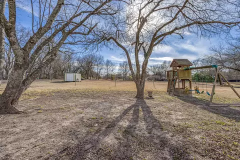 Exterior - 301 Pecan St, Tom Bean, TX 75489 photo 7 of 7