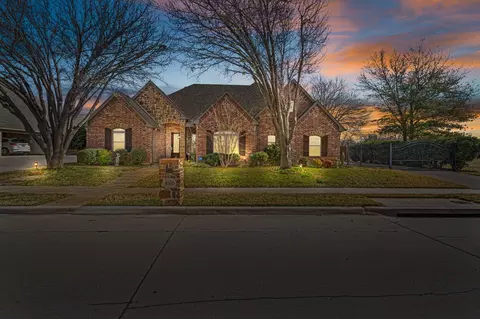 8300 Park Brook Dr, North Richland Hills, TX 76182