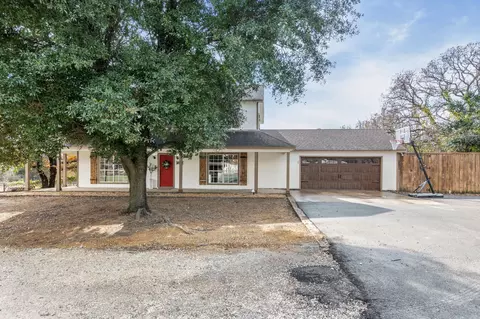 5794 Woodcrest Dr, Fort Worth, TX 76140