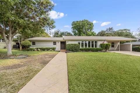 1701 Royal Oaks Dr, Waco, TX 76710