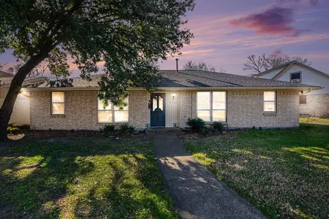 2725 Mark Dr, Mesquite, TX 75150