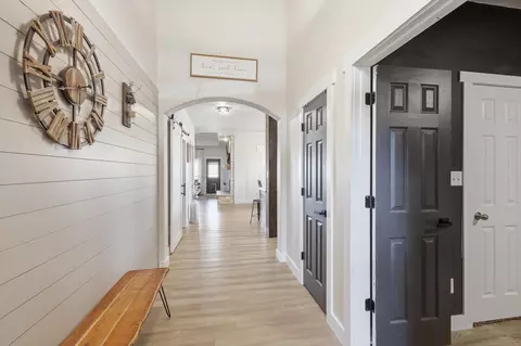 102 Indian Gap Ct, Newark, TX 76071