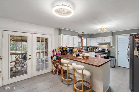 305 Greenwood St, Mooringsport, LA 71060