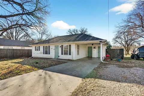 1001 S 4th St, Bonham, TX 75418