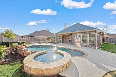 1039 Cydnie St, Kennedale, TX 76060