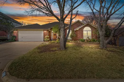7909 Woodland Dr, North Richland Hills, TX 76182