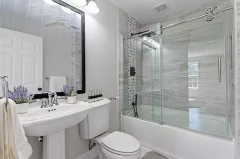Bath - 1401 Arp St, Commerce, TX 75428 photo 4 of 5
