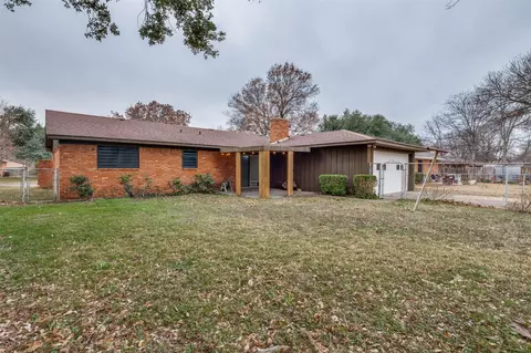 Exterior - 821 Sequoia Dr, Lancaster, TX 75146 photo 6 of 7