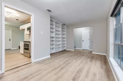Living - 821 Sequoia Dr, Lancaster, TX 75146 photo 5 of 7