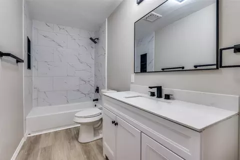 Bath - 821 Sequoia Dr, Lancaster, TX 75146 photo 2 of 2