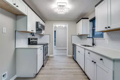 Kitchen - 821 Sequoia Dr, Lancaster, TX 75146 photo 1 of 4