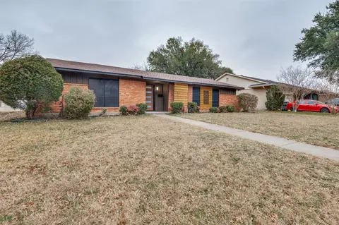 Exterior - 821 Sequoia Dr, Lancaster, TX 75146 photo 2 of 7