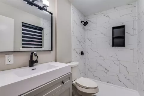 Bath - 821 Sequoia Dr, Lancaster, TX 75146 photo 1 of 2