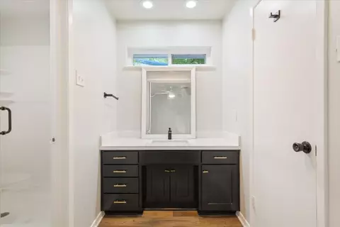Bath - 3201 Carroll Dr, Waco, TX 76708 photo 1 of 5