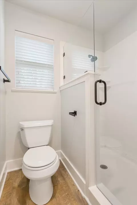 Bath - 3201 Carroll Dr, Waco, TX 76708 photo 2 of 5