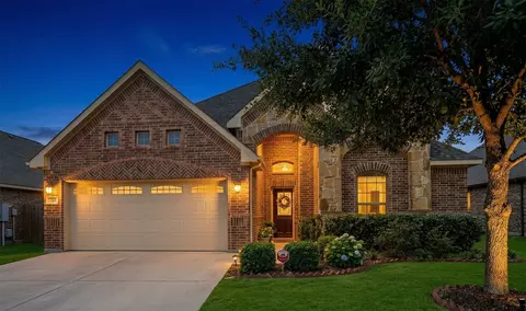 725 Gray Washington Dr, Saginaw, TX 76179