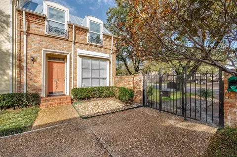 9843 Park Lane Ct, Dallas, TX 75220