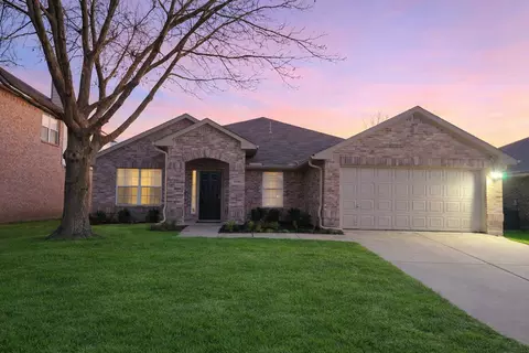 8204 Montecito Dr, Denton, TX 76210