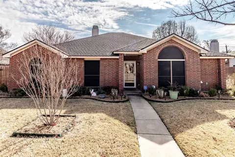 266 E Ridgegate Dr, Garland, TX 75040