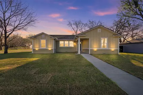 1921 N Woods St, Sherman, TX 75092