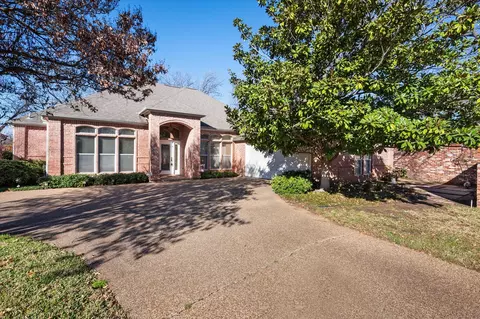 1014 Village Green Ct, Arlington, TX 76012