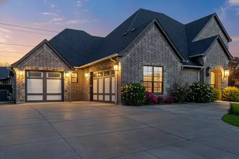1001 Quarry Ct, Granbury, TX 76048