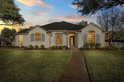 840 Country Lane Dr, Mcgregor, TX 76657