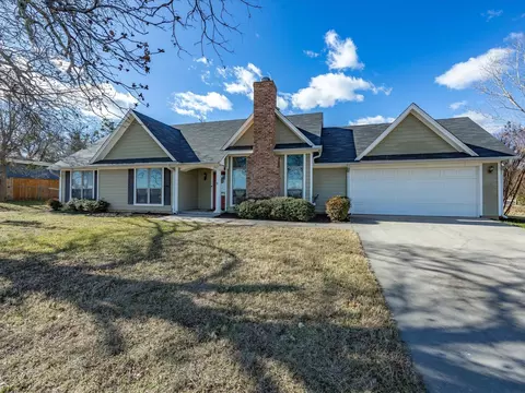 202 S Stratton St, Decatur, TX 76234
