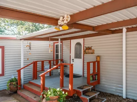 196 S Perch Rd, Bowie, TX 76230