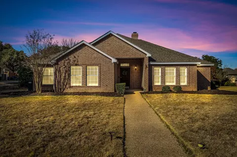7500 Caddo Ct, Fort Worth, TX 76132