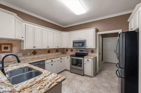 Kitchen - 1663 Spencer Cir, Benton, LA 71006 photo 2 of 4