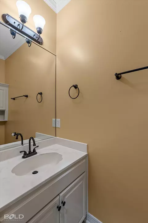 Bath - 1663 Spencer Cir, Benton, LA 71006 photo 1 of 9