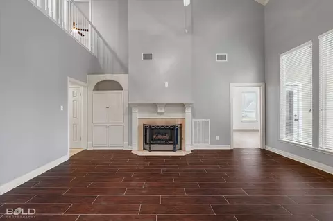 Living - 1663 Spencer Cir, Benton, LA 71006 photo 3 of 5