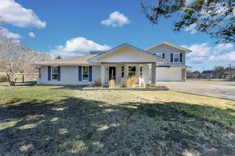 214 Twin Lakes Dr, Waxahachie, TX 75165