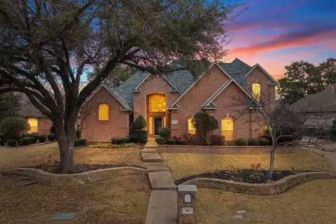 916 Riviera Dr, Mansfield, TX 76063