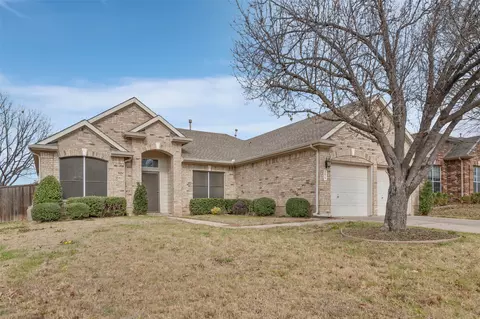 2617 Hollow Ridge Dr, Denton, TX 76210
