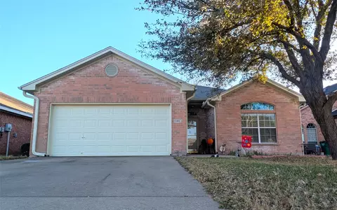 3404 Austin St, Gainesville, TX 76240