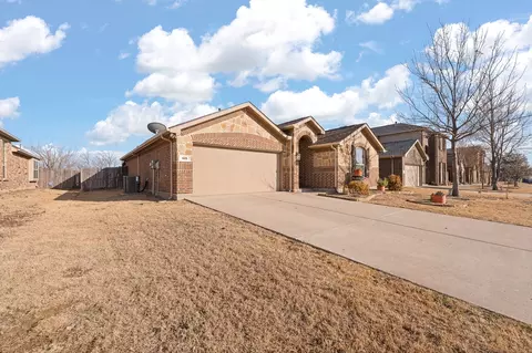 425 Peach Ln, Burleson, TX 76028